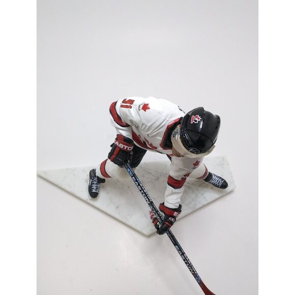 McFarlane NHL Joe Sakic Series 1 2004 Team Canada - Picture 5 of 16